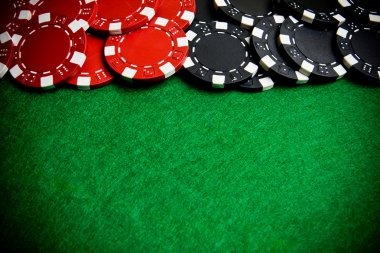 hypic মোবাইল অ্যাপ ইন্টারফেস যা cricket betting এবং live casino গেম দেখাচ্ছে